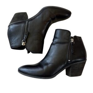 Frye Judith Double Zip Black Leather Ankle Boots. Size 6.5